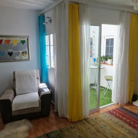 Gemuetliches Gaestezimmer Mit Privatem Patio Und Poolnutzung Im Historischen Zentrum Von Гуимар