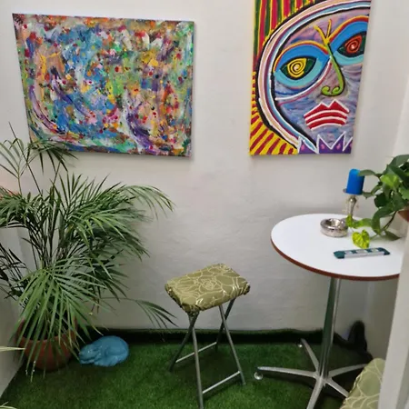 Gemuetliches Gaestezimmer Mit Privatem Patio Und Poolnutzung Im Historischen Zentrum Von